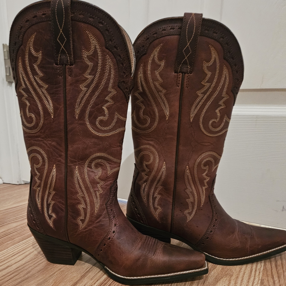 Nwot  Ladies Ariat Brown Western Boots